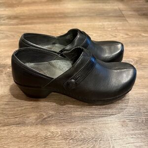 Womens Dansko Solstice Black Leather Heeled Clogs Shoes Size 39